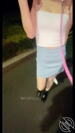 海角泡良大神『强上女房东』钻石收费帖合集，性感少妇房东两天操五次 不仅在摩天轮上操，连吃饭都要内射一发 截图16