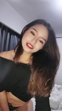 近期下海漂亮妹妹！一对美乳表情妩媚！脱光光自摸骚穴，假屌磨蹭抽插，骑乘位猛坐太骚了 截图2