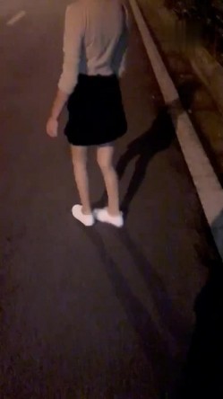 颜值不错娇小妹子深夜路上边走边跳蛋震动 回到车上口交啪啪拉扯跳蛋 截图1