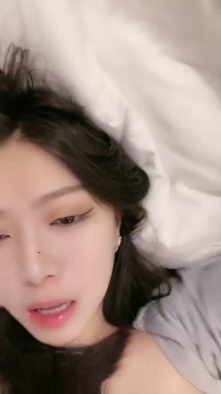 车模下海网红美女！口活一流！用屌磨蹭多毛骚逼，好多水，特殊视角抽插猛怼，骑乘位扭腰贴着膏药 截图14