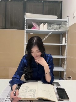 【秀人女神 ️超美高端】超人气女神『杨晨晨』最新超级给力剧情《粗暴家长性虐杨老师》强制后入啪啪跪舔 高清720P版 截图1