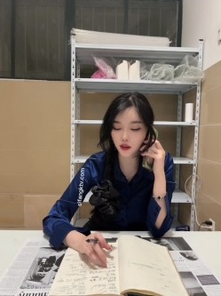 【秀人女神 ️超美高端】超人气女神『杨晨晨』最新超级给力剧情《粗暴家长性虐杨老师》强制后入啪啪跪舔 高清720P版 截图2