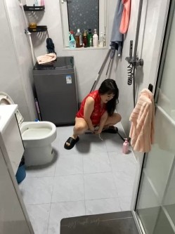 绿帽癖老公大聚会骚妇群P成熟饥渴骚妇成群结队开淫趴浴池KTV漏出口交随机配对 截图1