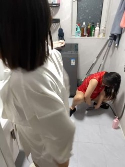 绿帽癖老公大聚会骚妇群P成熟饥渴骚妇成群结队开淫趴浴池KTV漏出口交随机配对 截图2