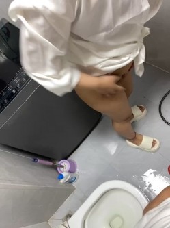 绿帽癖老公大聚会骚妇群P成熟饥渴骚妇成群结队开淫趴浴池KTV漏出口交随机配对 截图4