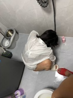 绿帽癖老公大聚会骚妇群P成熟饥渴骚妇成群结队开淫趴浴池KTV漏出口交随机配对 截图5
