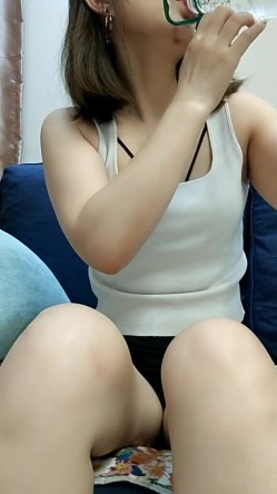 杭州美少妇，【少妇可同城可空降】，首次带跳蛋逛商场，玩得好刺激湿了一大片，回家赶紧无套内射满足以下 截图5