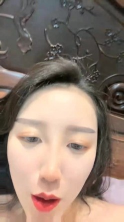 【178小宝贝】一行人到KTV绿帽男友 在旁辅助厕所内让富豪狂操女友~ 截图11
