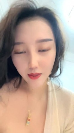【178小宝贝】一行人到KTV绿帽男友 在旁辅助厕所内让富豪狂操女友~ 截图14