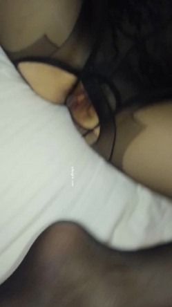 《震撼 福利》微博推特网红丝袜反差婊【湿宝贝】水手制服透明丝袜足交啪啪震动蛋肉棒一起配合肏诱惑难挡 截图10