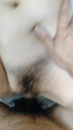 露脸极品反差女大生，高颜值女神级别【雪儿】私拍，穿衣和脱衣判若两人，放尿车震道具自摸被金主无套各种输出 截图12
