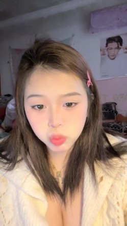 奶控福利，全网最大奶子来了~【甜甜甜甜圈】，就问各位大哥，这奶子大不大，震撼，惊人 截图3