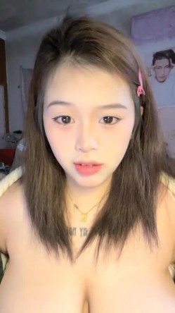 奶控福利，全网最大奶子来了~【甜甜甜甜圈】，就问各位大哥，这奶子大不大，震撼，惊人 截图7