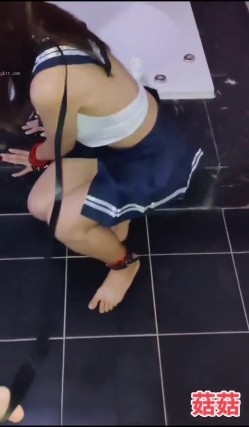 推特极品反差网红御姐【香菇】不雅私拍~粉丝联谊群交会换妻群P各种淫乱 截图4