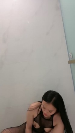 模特身材全身黑丝，女上位啪啪操逼，侧入菊花，表情太销魂了 截图8