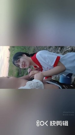 自拍福利两个高颜值萌妹子户外口交 空旷野外口完一个再换另一个非常诱人 很是诱惑喜欢不要错过 截图9
