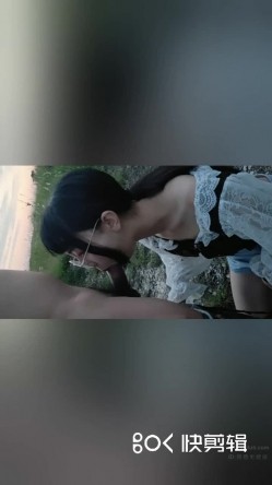 自拍福利两个高颜值萌妹子户外口交 空旷野外口完一个再换另一个非常诱人 很是诱惑喜欢不要错过 截图10
