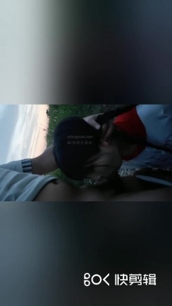 自拍福利两个高颜值萌妹子户外口交 空旷野外口完一个再换另一个非常诱人 很是诱惑喜欢不要错过 截图16