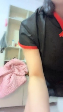 猎奇圈内部分享热门视频极品大奶子哺乳期的奶妈疯狂露出自摸挑逗赚奶粉钱 截图2