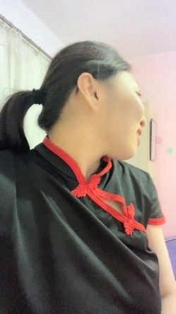 猎奇圈内部分享热门视频极品大奶子哺乳期的奶妈疯狂露出自摸挑逗赚奶粉钱 截图3