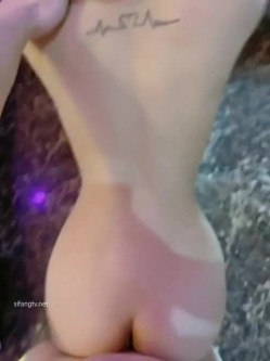 【重磅泄密】辽宁传媒大学高颜值校花董雨婷啪啪视频流出,表面清纯文静,舔起鸡巴来超级骚8V59P 截图3