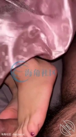 海角大神『我的巨乳亲表姐』发个金币小片段当我弟的面操他妈 截图10