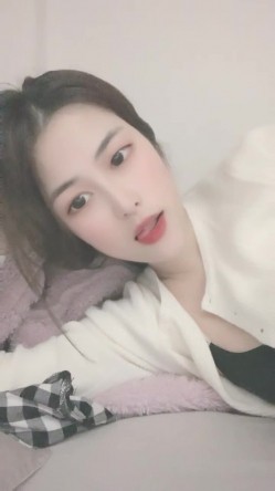 奶油草莓可爱多 核弹！校花女神【葡萄皮】宿舍大秀~这身材绝了~喷血强推~美妙尤物 截图1