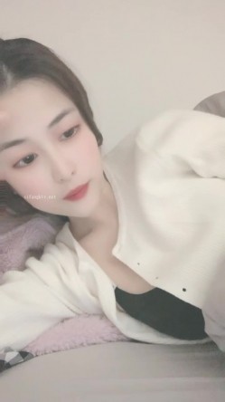 奶油草莓可爱多 核弹！校花女神【葡萄皮】宿舍大秀~这身材绝了~喷血强推~美妙尤物 截图3