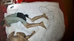 酒店情趣炮房高清偷拍 半夜开房偷情的中年男女草完逼叫外卖吃宵夜 截图10