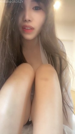 黄色战袍校花女神「甜奶汐」，让人梆硬的身材，一看就是个淫妇，白虎馒头逼，不干个几个小时满足不了！ 截图5