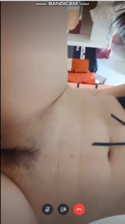 堪比果条 ️的网络招聘模特视频面试被泄露流出明星气质美女黄X惠360度裸露特写，附生活照 截图2