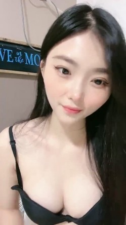 【御姐宝贝儿】，花一样的少女，你的猫系女友已上线，白得发光，足交自慰真棒 截图1