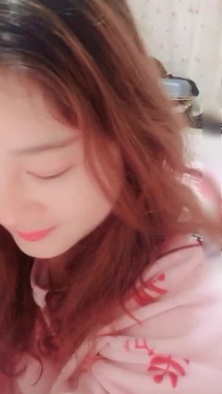 逍遥团队出品土豪刷大礼物让龙哥和嫂子啪啪浴室干到床上龙嫂是兵哥唯一不敢碰的妹子 截图3