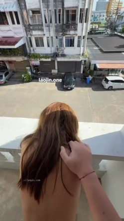 【chishan999池善】，付费群极限人前露出，裸体街头骑车，海滩，加油站，深夜的街头 截图2