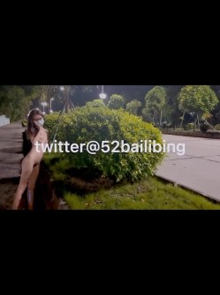 《震撼精品 核弹》身材超级棒的推特网红女神52bailibing室外极限露出全裸旅游真实感受世界的美好 截图13