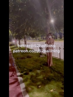 《震撼精品 核弹》身材超级棒的推特网红女神52bailibing室外极限露出全裸旅游真实感受世界的美好 截图16