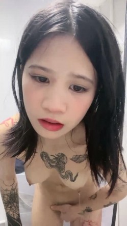 满身纹身小情侣，日常性爱女上位打桩，手持镜头无套啪啪操逼内射特写 截图6