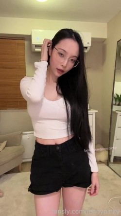 阿黑颜女演员模特【Jenny孙禾颐】最新订阅，依旧给力！各种情趣装，脸穴同框自慰勾引 截图4