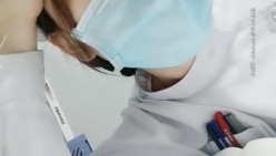 唐山某医院，深夜神经内科值班室，【薛定谔的猫】极品小护士，大姨妈期间还要自慰，淫水混合血水一起淌 截图1