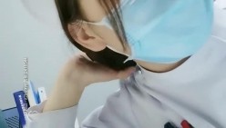 唐山某医院，深夜神经内科值班室，【薛定谔的猫】极品小护士，大姨妈期间还要自慰，淫水混合血水一起淌 截图6