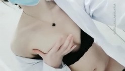 唐山某医院，深夜神经内科值班室，【薛定谔的猫】极品小护士，大姨妈期间还要自慰，淫水混合血水一起淌 截图12