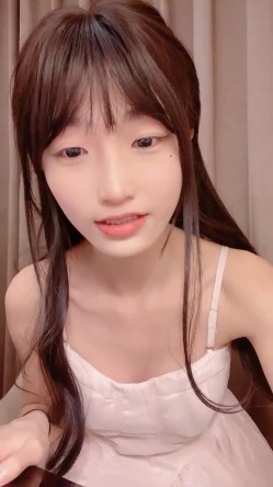 你浅浅的微笑就像乌梅子酱！【呜崽酱】19岁学妹在酒店~小妹妹这么瘦，胸却是又大又圆又挺 截图5