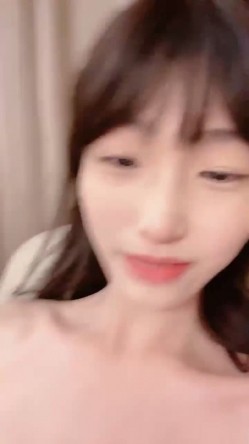 你浅浅的微笑就像乌梅子酱！【呜崽酱】19岁学妹在酒店~小妹妹这么瘦，胸却是又大又圆又挺 截图11