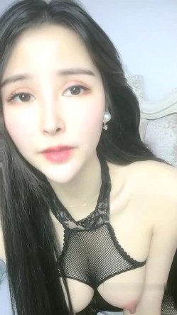 高颜值网红妹子连体网袜小尺度露奶隔着内裤自摸诱惑呻吟娇喘非常诱人 截图3
