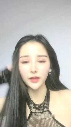 高颜值网红妹子连体网袜小尺度露奶隔着内裤自摸诱惑呻吟娇喘非常诱人 截图6