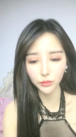 高颜值网红妹子连体网袜小尺度露奶隔着内裤自摸诱惑呻吟娇喘非常诱人 截图16