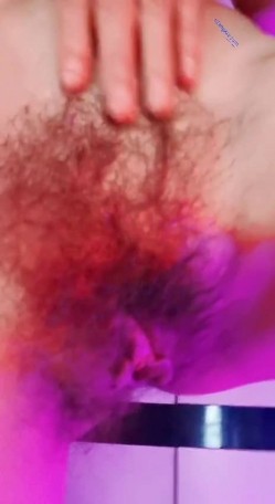 真实反差女神！土豪重金定制，高颜气质长腿马甲线【是素素呀】私拍，紫薇放尿各种淫态展示，夸张大毛逼一看就是欲女 截图14