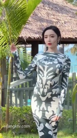 【极品女神 ️超级核弹】秀人顶级女神『王馨瑶』最新原版高清魅惑大放送 蓝色情趣 紧身长裙 唯美性感 截图2