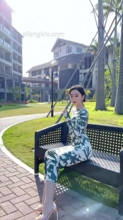 【极品女神 ️超级核弹】秀人顶级女神『王馨瑶』最新原版高清魅惑大放送 蓝色情趣 紧身长裙 唯美性感 截图3