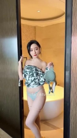 【极品女神 ️超级核弹】秀人顶级女神『王馨瑶』最新原版高清魅惑大放送 蓝色情趣 紧身长裙 唯美性感 截图9